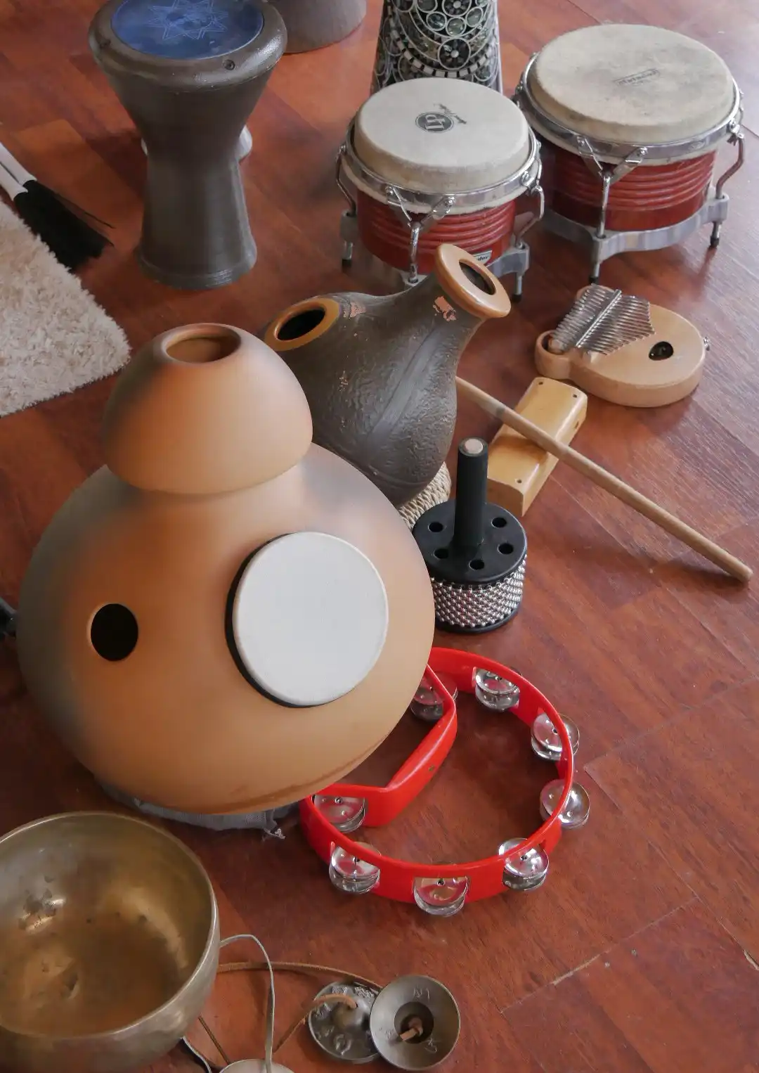 bongos et les incontournables percussions