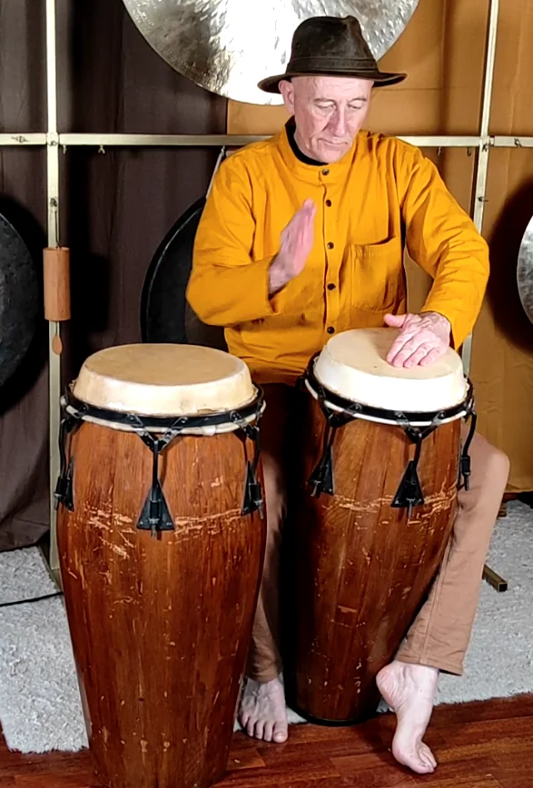 Jean-François joue des congas
