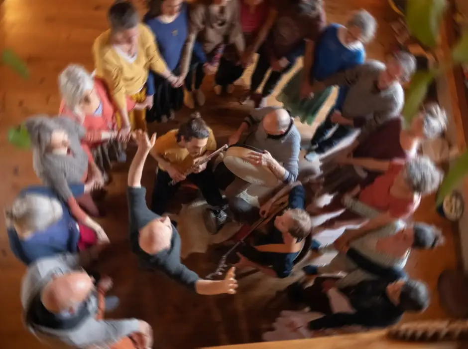 la-maison-lieurac-danse-de la paix La Maison de Lieurac où Michel et Stéphanie animent les danses de la paix